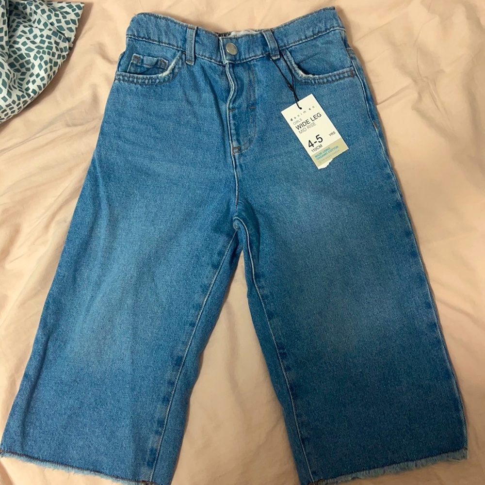 Beautiful high seam jeans for a girl